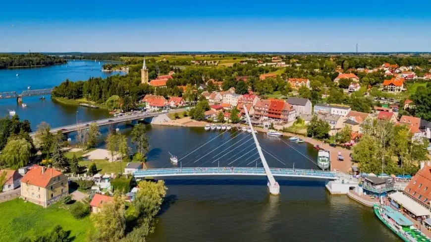 Odkrywamy Mazury. Co warto zwiedzić w Mikołajkach?