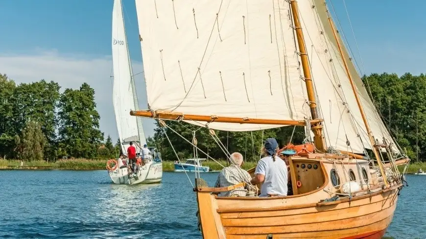 Starych jachtów na Mazurach czar. Zobacz nasz film