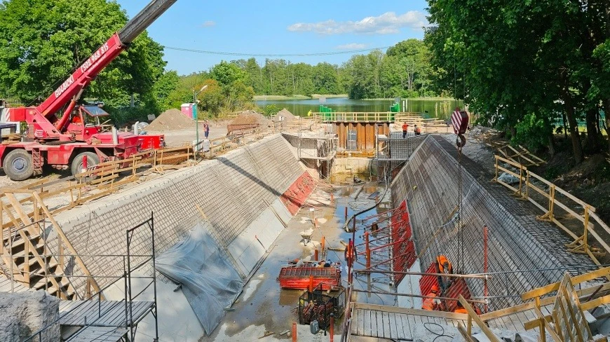 Remont zabytkowej śluzy Guzianka I na Mazurach.